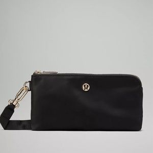 Lululemon Curved Wristlet NWT Black